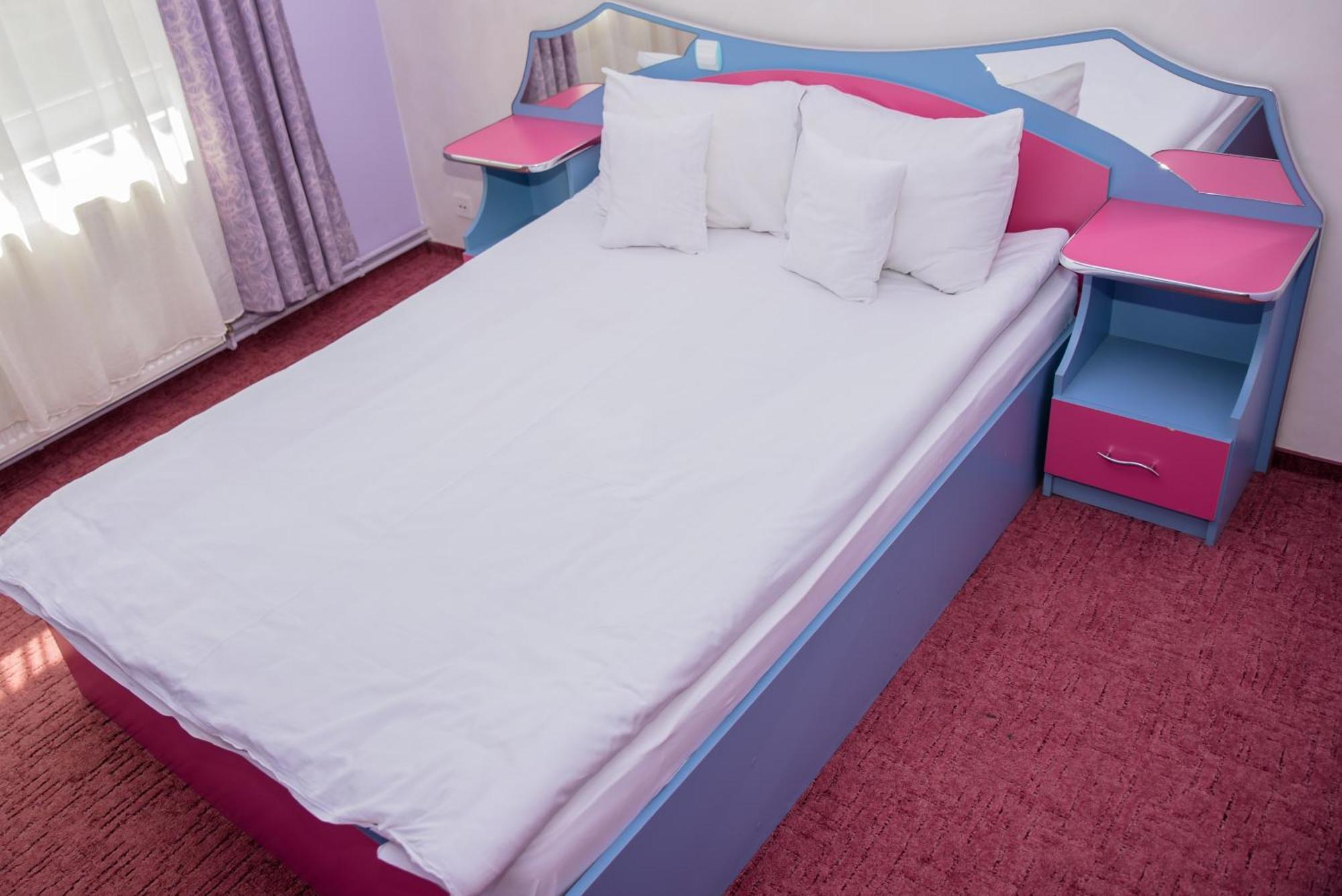 Hotel Yax Cîmpeni 객실 사진
