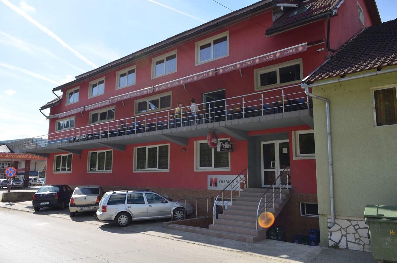 Hotel Yax Cîmpeni 외부 사진